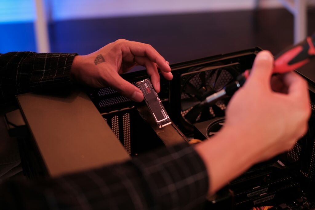 Linksys LGS108: 8-Port Business Desktop Gigabit Ethernet Unmanaged Switch, Computer Network, Wired Connection Speed up to 1,000 Mbps (Black, Blue)